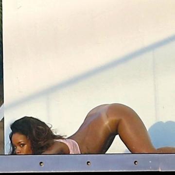 Rihanna-Nude-Best-Pics-photo-018