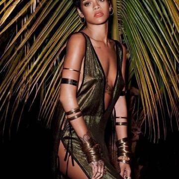 Rihanna-Nude-Best-Pics-photo-050