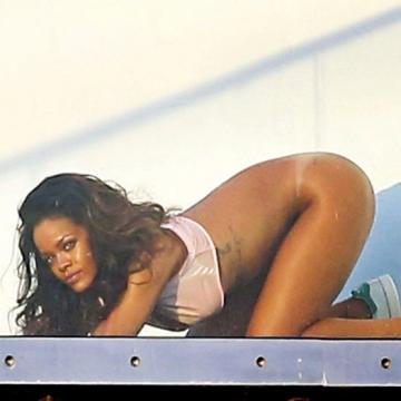 Rihanna-Nude-Best-Pics-photo-059
