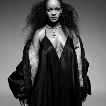 Rihanna-naked012