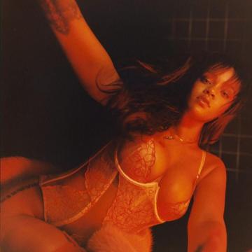 Rihanna-Sexy-TheFappeningBlog.com-1-3-624x780