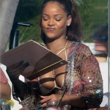 rihanna-nudes-198