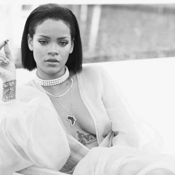 rihanna-nudes-205