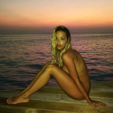 Rita-Ora-goes-naked-and-hot-16