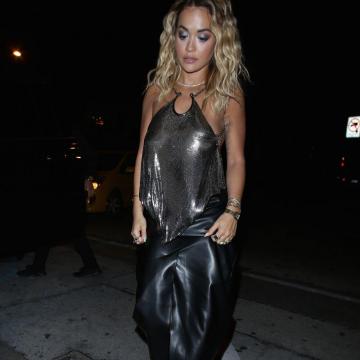 rita-ora-goes-naked-photo-261