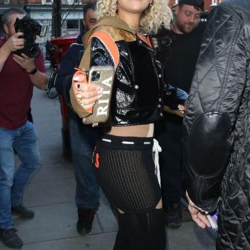 rita-ora-goes-naked-photo-341