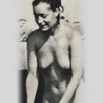 romy-schneider-big-breasts-expsoed-8