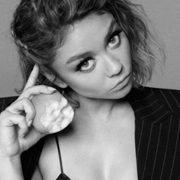 sarah-hyland-shows-cunt-and-boobs-16