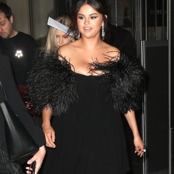 selena-gomez-cleavage-pics-070