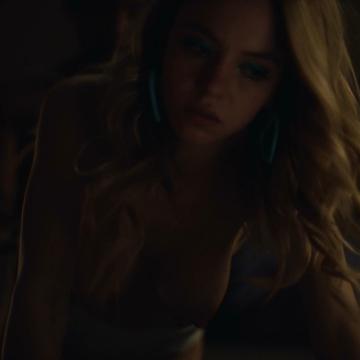 sydney-sweeney-sexy-awesome-pic-03