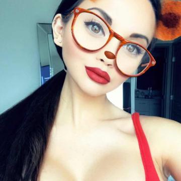 tawny-jordan-deep-cleavage-0