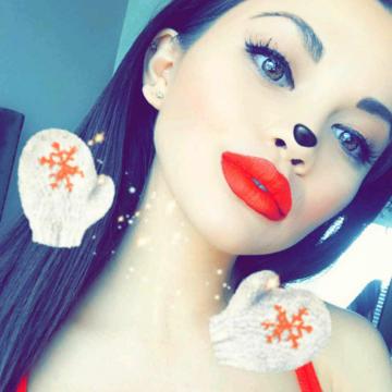 tawny-jordan-deep-cleavage-4