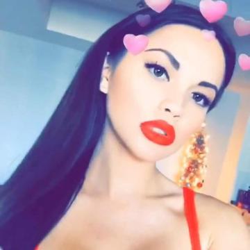 tawny-jordan-deep-cleavage-8