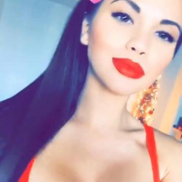 tawny-jordan-deep-cleavage-9