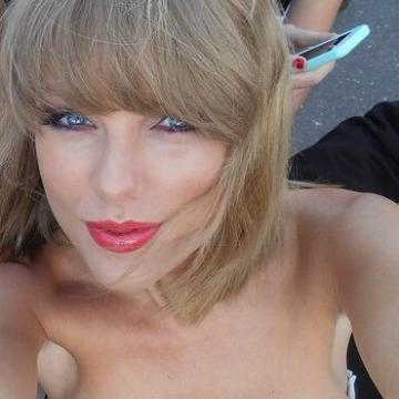 taylor-swift-naked-and-hot-19