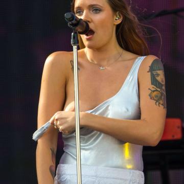 tove-lo-goes-topless-and-naked-16