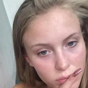 Zara-Larsson-Photos-Leaked-16