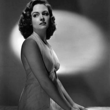 Donna Reed flawless new picture of her in sexy lingerie