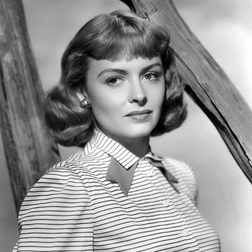 Donna Reed strips down for sexy lingerie photo