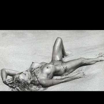 Farrah Fawcett fully naked photo