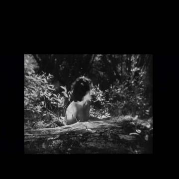 Hedy Lamarr shows naked guns
