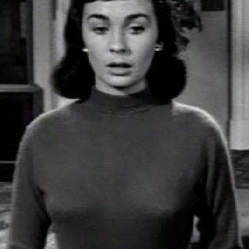 Jean Simmons showing off huge natural boobs