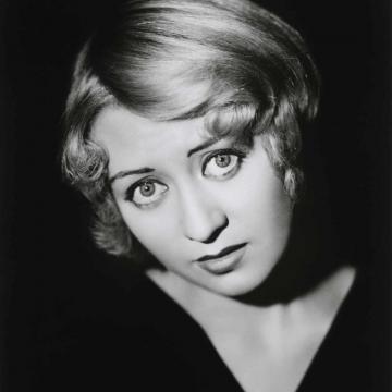 Joan Blondell looks truly awesome