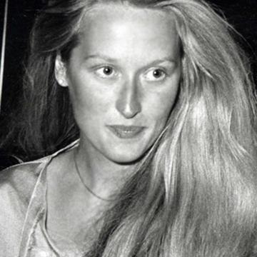 Meryl Streep stuns fans with sexy legs