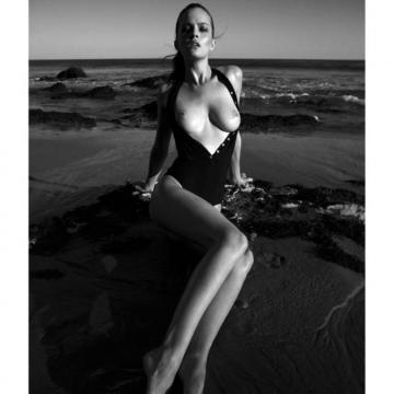 Katelyn-Pascavis-huge-naked-collection-83