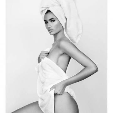 Kelly-Gale-huge-naked-collection-943