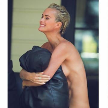 Laeticia-Hallyday-huge-naked-collection-665
