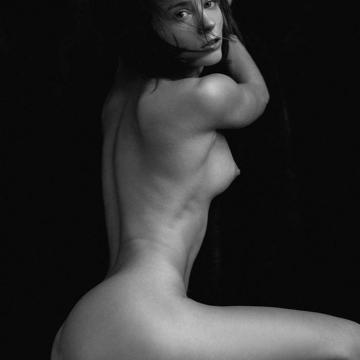 Marta-Gromova-huge-naked-collection-597