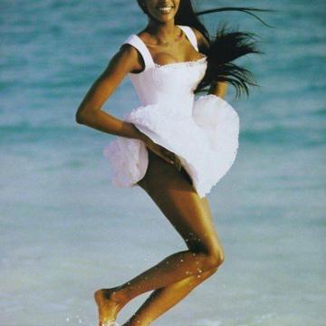 Naomi-Campbell-huge-naked-collection-641