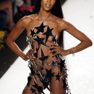 Naomi-Campbell-huge-naked-collection-650
